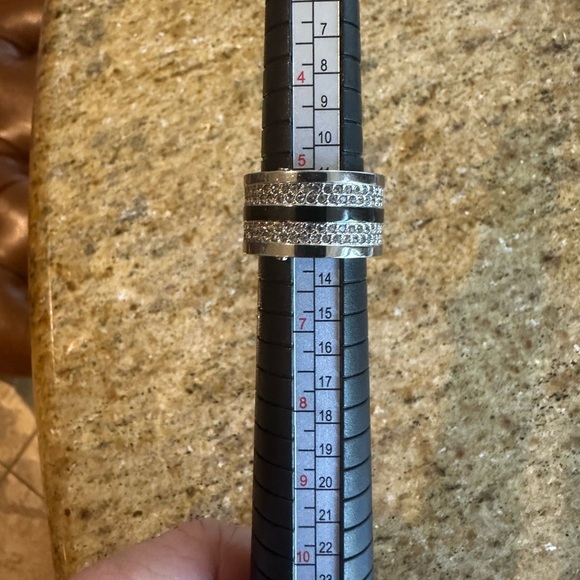 MICHAEL KORS Crystal Barrel Ring - Picture 3 of 3